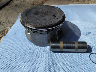 Kolben und Bolzen.jpg (107.2 KiB) 4690 mal betrachtet Kolben