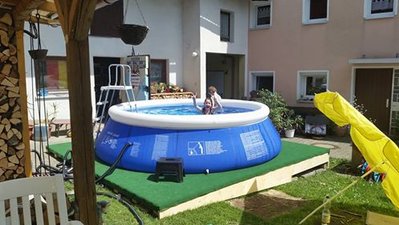 Pool.jpg