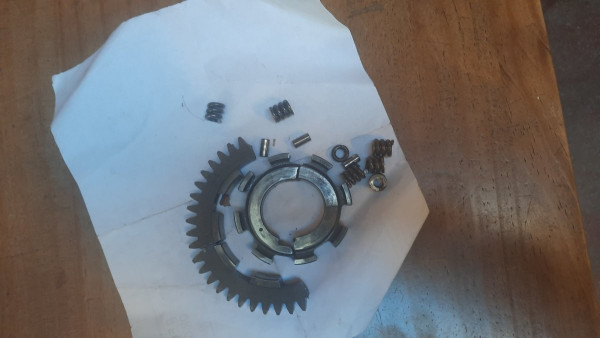 20240115_184108.jpg (83.32 KiB) 4761 mal betrachtet das was im Getriebe noch übrig war