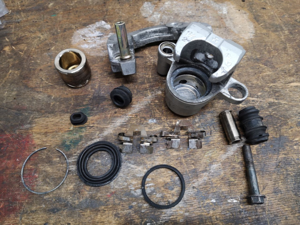 XT600-Hinterbremssattel01.jpg