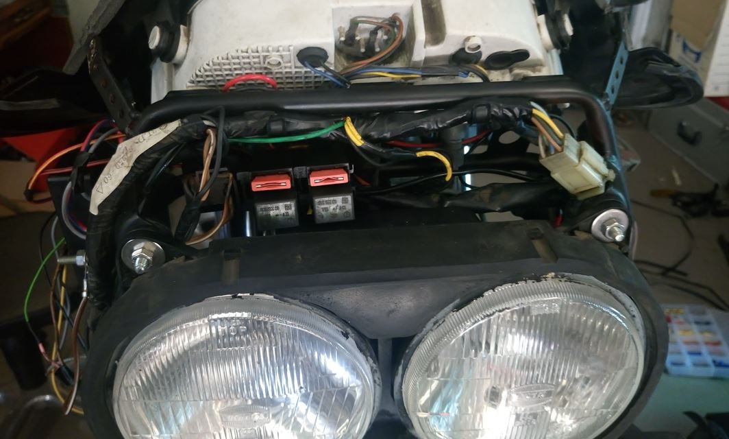 Doppelscheinwerfer Befestigung XTZ 750.JPG